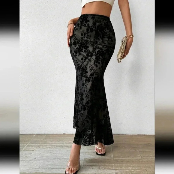 High-Waisted Floral Flocking Mesh Maxi Mermaid Skirt - Picture 5 of 7